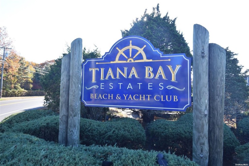 Welcome To This Tiana Bay Estate Co-op By The Bay In Hampton - Beach Home for sale in Hampton Bays, New York on Beachhouse.com