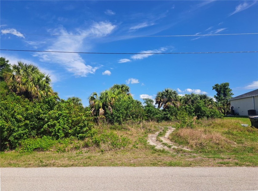 Approximately 80 ft. of canal frontage on the New London - Beach Lot for sale in North Port, Florida on Beachhouse.com