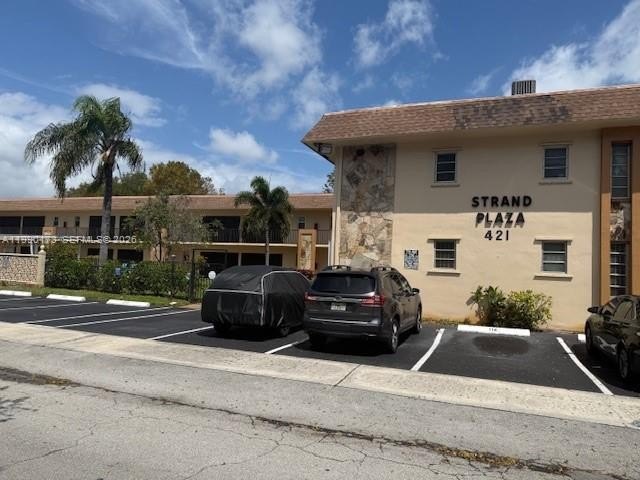 Beautifully maintained fully furnished 1-bedroom, 1-bathroom - Beach Condo for sale in Hallandale Beach, Florida on Beachhouse.com