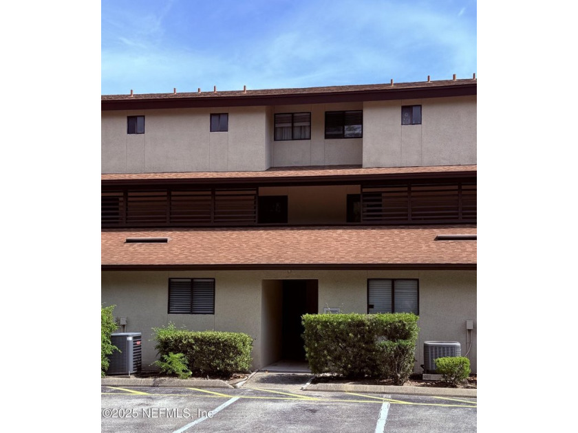 Beautiful, light and bright 1 bed, 1 bath condo in Tennis - Beach Condo for sale in St Augustine, Florida on Beachhouse.com