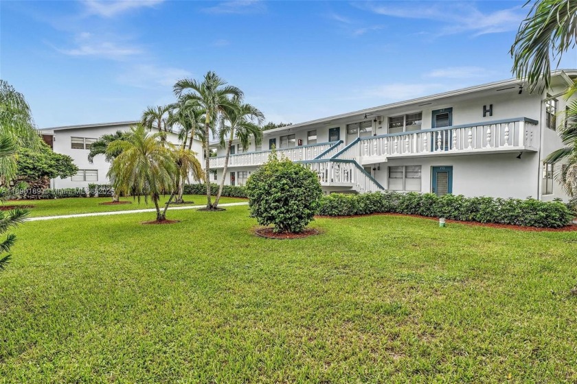 THIS GROUND FLOOR UNIT PROVIDES EASY ACCESS IN AND OUT. THE - Beach Condo for sale in Deerfield Beach, Florida on Beachhouse.com