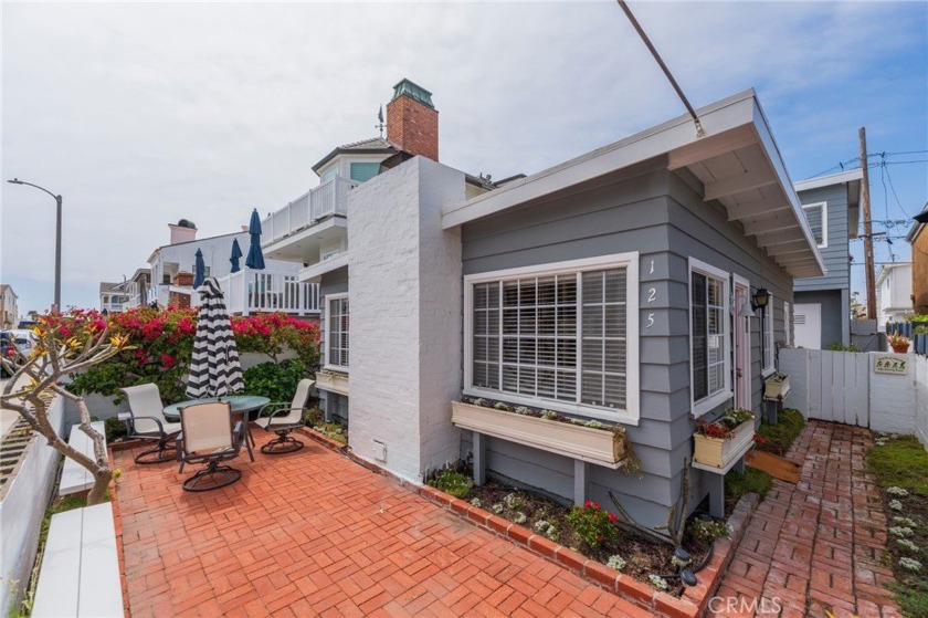 Nestled in the heart of Balboa Peninsula, this prime duplex - Beach Townhome/Townhouse for sale in Newport Beach, California on Beachhouse.com