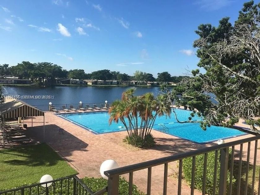 ***FLORIDA LUXURY LIVING AT AN AFFORDABLE PRICE FOR SENIOR - Beach Condo for sale in Hollywood, Florida on Beachhouse.com