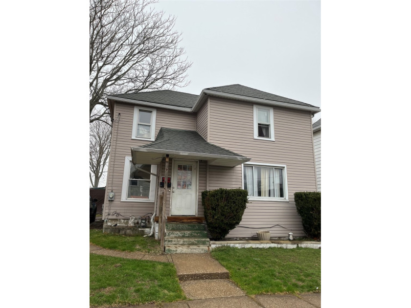GREAT RENTAL PROPERTY WITH STEADY INCOME. LARGES ROOMS 3 - Beach Home for sale in Erie, Pennsylvania on Beachhouse.com