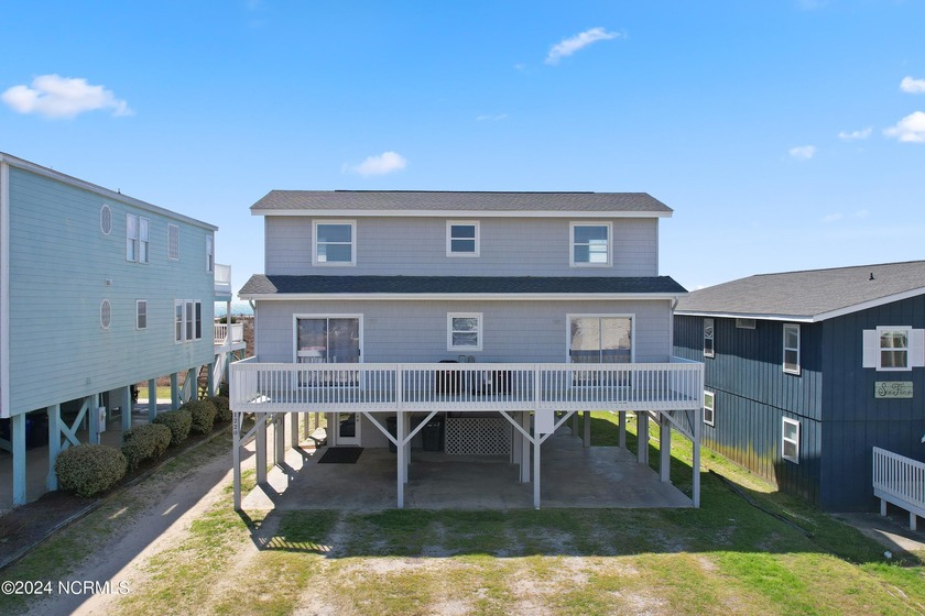 BEAUTIFULLY RENOVATED OCEANFRONT SUNSET BEACH HOME! This 4 - Beach Home for sale in Sunset Beach, North Carolina on Beachhouse.com