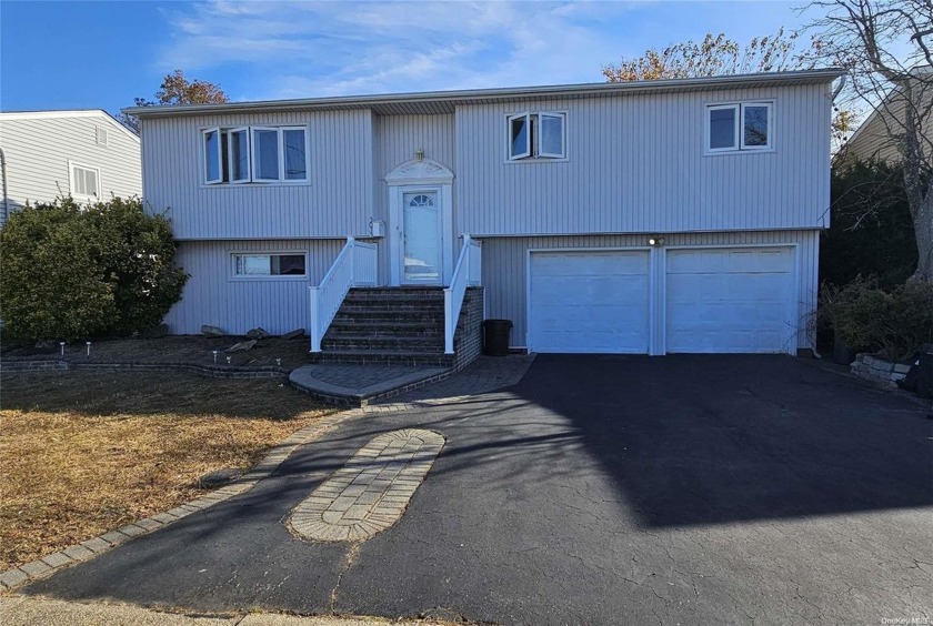 Welcome To 3075 Whaleneck Drive In Merrick. A Lovely Wide-Line - Beach Home for sale in Merrick, New York on Beachhouse.com