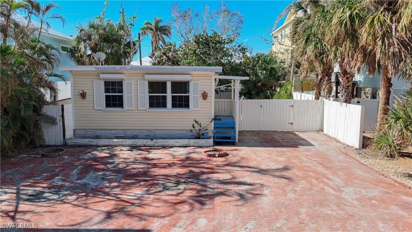 Charming move-in ready Island Cottage with one bedroom, one - Beach Home for sale in Fort Myers Beach, Florida on Beachhouse.com