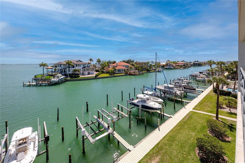 Experience refined waterfront living in this top-floor residence - Beach Condo for sale in Tierra Verde, Florida on Beachhouse.com