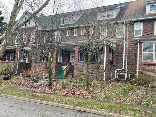 Inside, you'll find a fresh and inviting feel throughout, with - Beach Home for sale in Erie, Pennsylvania on Beachhouse.com