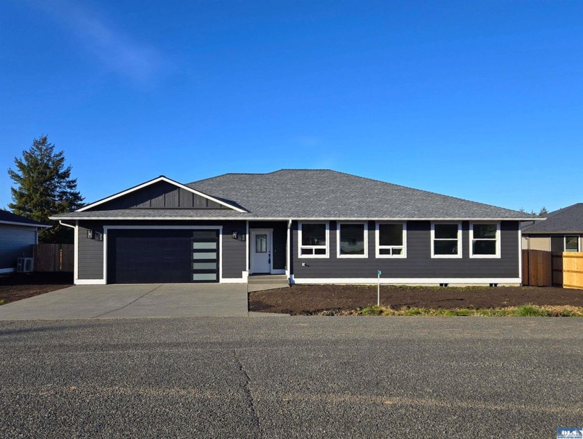 Just completed, all new construction. Spacious 2,221 sq. ft. 3 - Beach Home for sale in Port Angeles, Washington on Beachhouse.com