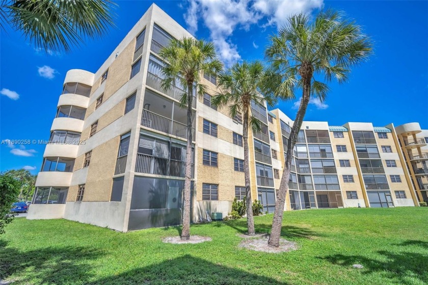 MUST SEE THIS ONE!! VERY SPACIOUS 2BR/2BA WITH WASHER/DRYER IN - Beach Condo for sale in Lauderhill, Florida on Beachhouse.com