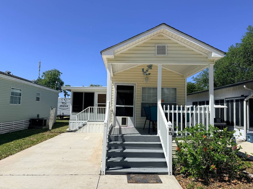 Live the Florida Lifestyle in Terra Ceia Village!    This - Beach Home for sale in Palmetto, Florida on Beachhouse.com