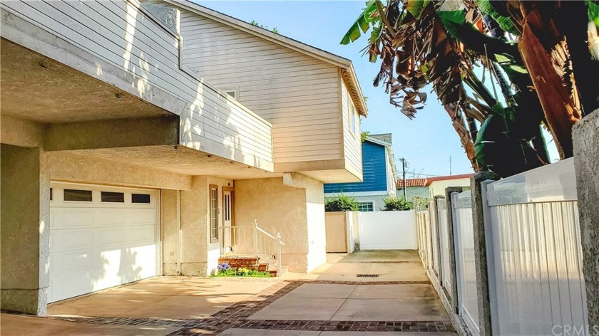 Great opportunity to own this move-in condition, rear end-unit - Beach Townhome/Townhouse for sale in Redondo Beach, California on Beachhouse.com