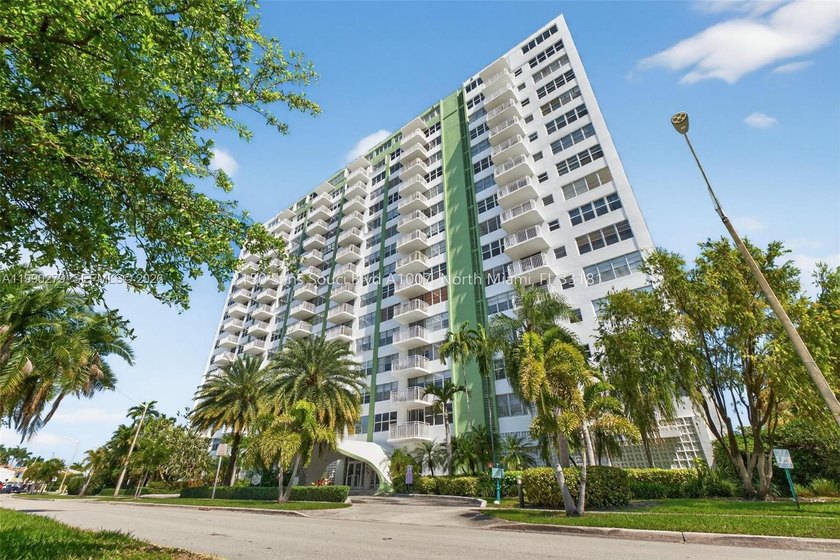 Chic remodeled 1BR/1.5BA--spacious, sun-filled, and cozy in a - Beach Condo for sale in North Miami, Florida on Beachhouse.com