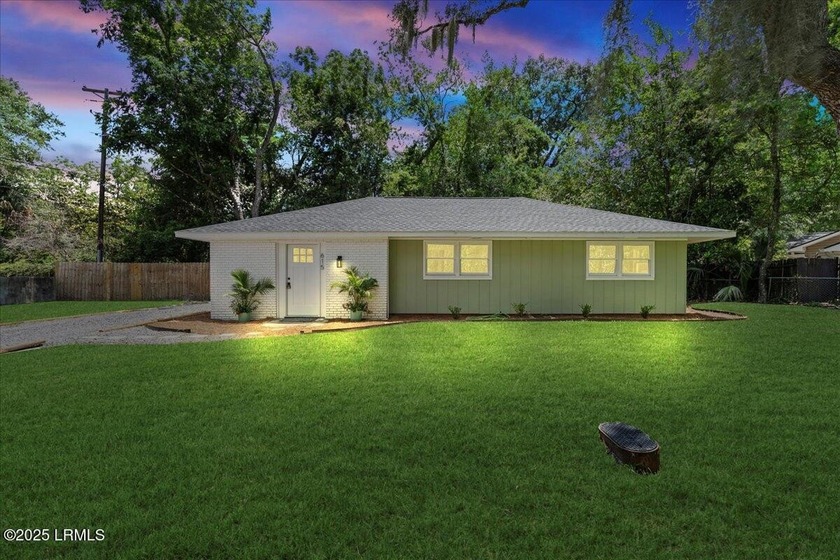 BACK ON MARKET AT NO FAULT TO SELLER! Welcome to 615 Linton Lane - Beach Home for sale in Beaufort, South Carolina on Beachhouse.com