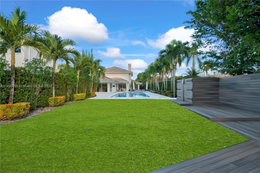 UNIQUE OPPORTUNITY! Fully remodeled lakefront home on a 15,000sf - Beach Home for sale in Hollywood, Florida on Beachhouse.com