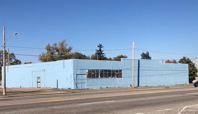 Unique opportunity to own over 8,500 square feet of versatile - Beach Commercial for sale in Detroit, Michigan on Beachhouse.com