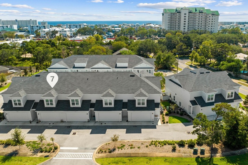 Offering a $10,000 buyer credit! This thoughtfully designed - Beach Townhome/Townhouse for sale in Destin, Florida on Beachhouse.com