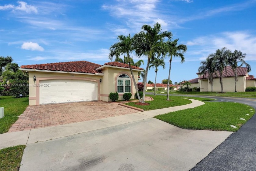 Welcome to this stunning 4 bedroom 3 bathroom home with pool and - Beach Home for sale in Margate, Florida on Beachhouse.com