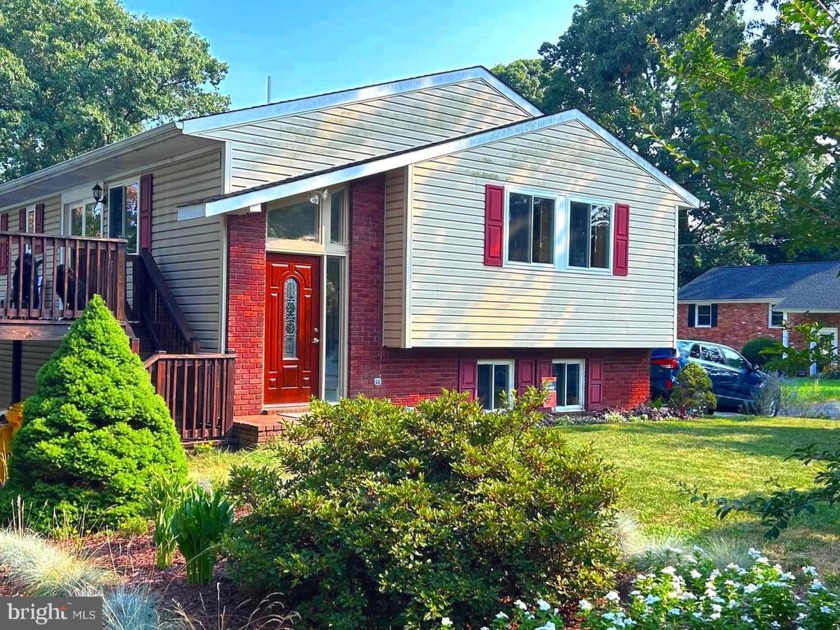 Corner lot home in the sought after Cape St. Claire water - Beach Home for sale in Annapolis, Maryland on Beachhouse.com