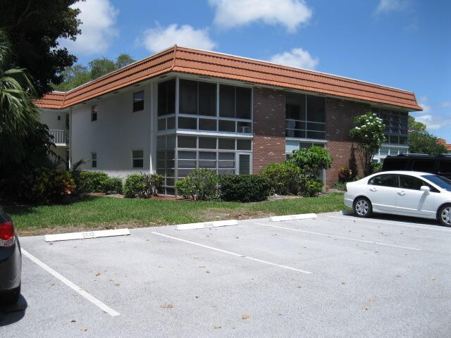 Come see this partial updated first floor condo in the heart of - Beach Condo for sale in Stuart, Florida on Beachhouse.com