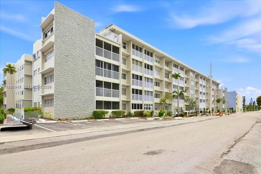 The deal you were looking for! Investment opportunity: Currently - Beach Condo for sale in Hallandale Beach, Florida on Beachhouse.com