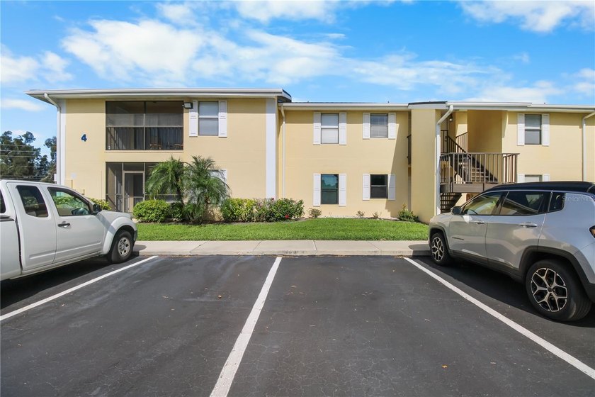 Welcome to this beautiful 2-bedroom, 2-bathroom condo in the - Beach Condo for sale in St. Petersburg, Florida on Beachhouse.com