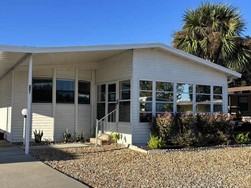 Spacious, 2 bedroom, 2 bathroom Palm Harbor located in Hacienda - Beach Home for sale in Edgewater, Florida on Beachhouse.com