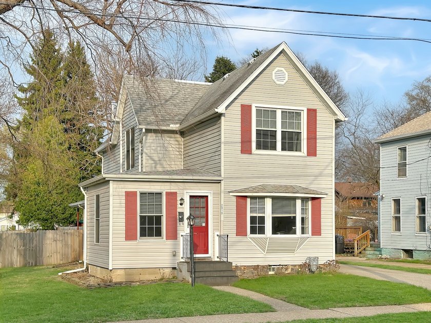 Pack your bags and move right into this updated 3-bedroom, 2 - Beach Home for sale in Erie, Pennsylvania on Beachhouse.com