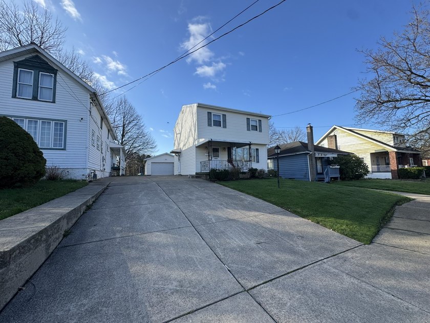 This home offers a great blend of space, functionality, and - Beach Home for sale in Erie, Pennsylvania on Beachhouse.com