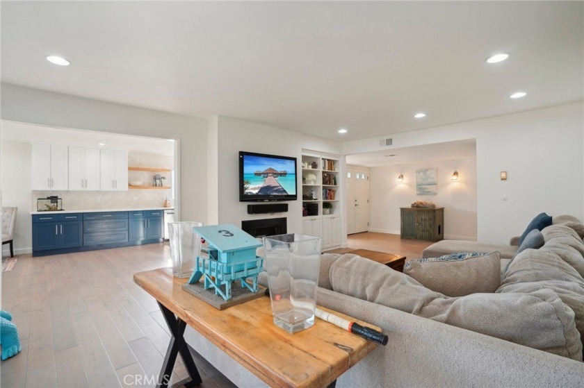 Proudly introducing this amazing southwest-facing condo in the - Beach Condo for sale in Marina Del Rey, California on Beachhouse.com