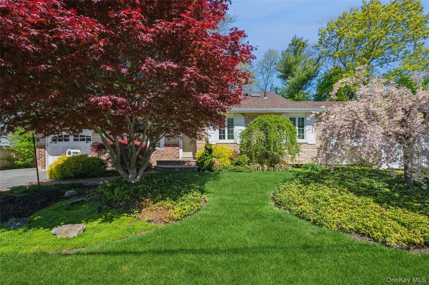 Welcome to this meticulously maintained 3 Bedroom 1.5 bath home - Beach Home for sale in Northport, New York on Beachhouse.com