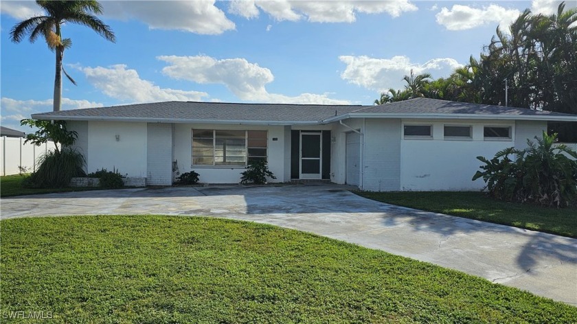 *** Handyman Special! *** Unresticted and quick direct boat - Beach Home for sale in Cape Coral, Florida on Beachhouse.com