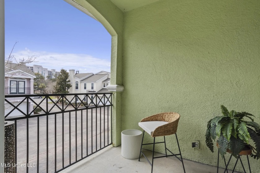 Sunnyside Retreat 505 Just a short walk to the - Beach Vacation Rentals in Gulfport, Mississippi on Beachhouse.com