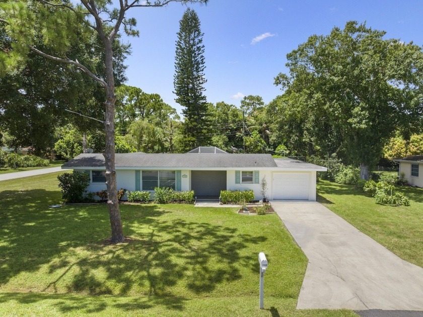 Amazing, recently updated 2-bedroom/1-bath bungalow nestled - Beach Home for sale in Vero Beach, Florida on Beachhouse.com