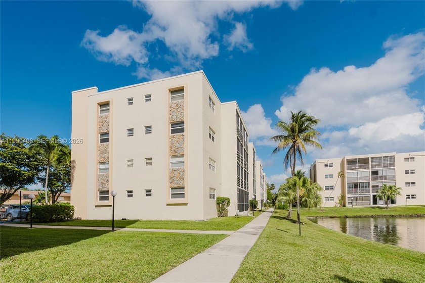 Welcome to Meadowbrook Lakes, a friendly and impeccably - Beach Condo for sale in Dania, Florida on Beachhouse.com