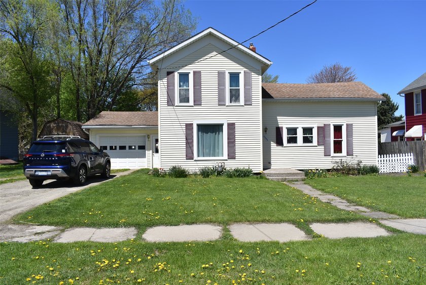 Centrally located in Lake City near school. Large covered patio - Beach Home for sale in Lake City, Pennsylvania on Beachhouse.com