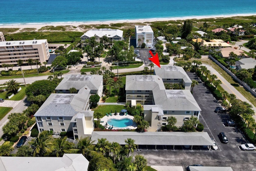 Sweet easy to maintain 2 BR/2 BA with spacious lanai facing the - Beach Condo for sale in Vero Beach, Florida on Beachhouse.com