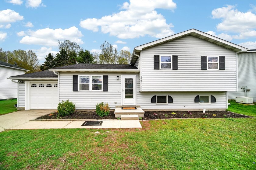 Welcome to 9921 Holly Drive, a well-maintained home in Girard - Beach Home for sale in Lake City, Pennsylvania on Beachhouse.com