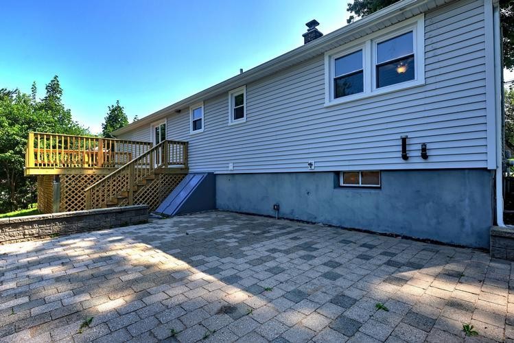 Step into this newly updated 3-bedroom, 2-bathroom ranch-style - Beach Home for sale in West Haven, Connecticut on Beachhouse.com