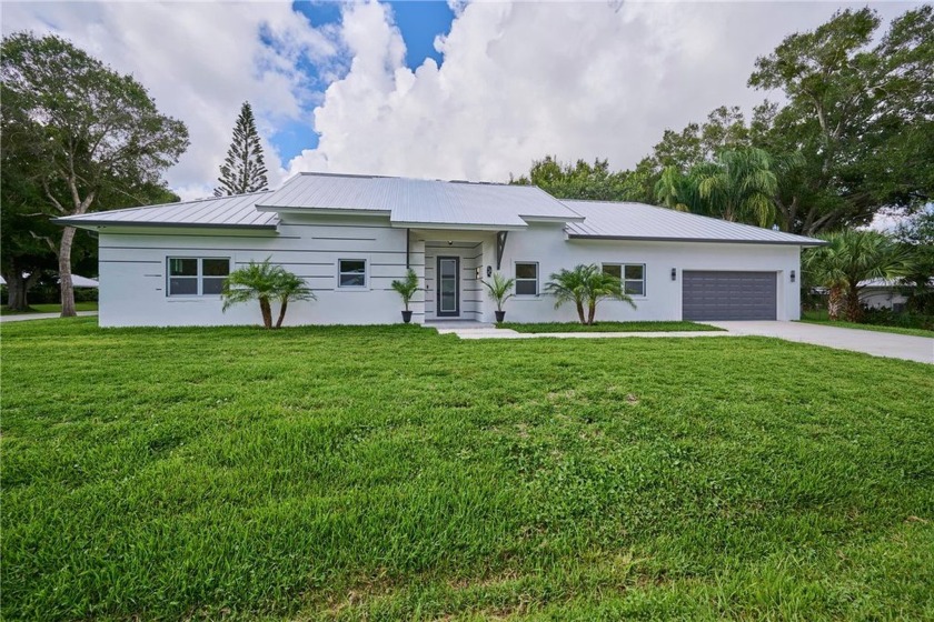 Custom built modern style 3 bedroom, 2 bath home on a corner lot - Beach Home for sale in Vero Beach, Florida on Beachhouse.com
