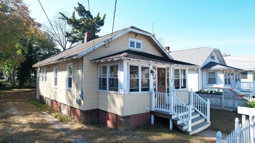 OPPORTUNITY AWAITS! Now is the time to take advantage of this - Beach Home for sale in Somers Point, New Jersey on Beachhouse.com