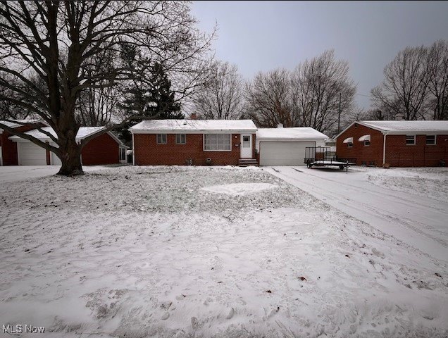 Blinds, curtains, all light fixtures, and bird bath staying - Beach Home for sale in Mentor, Ohio on Beachhouse.com