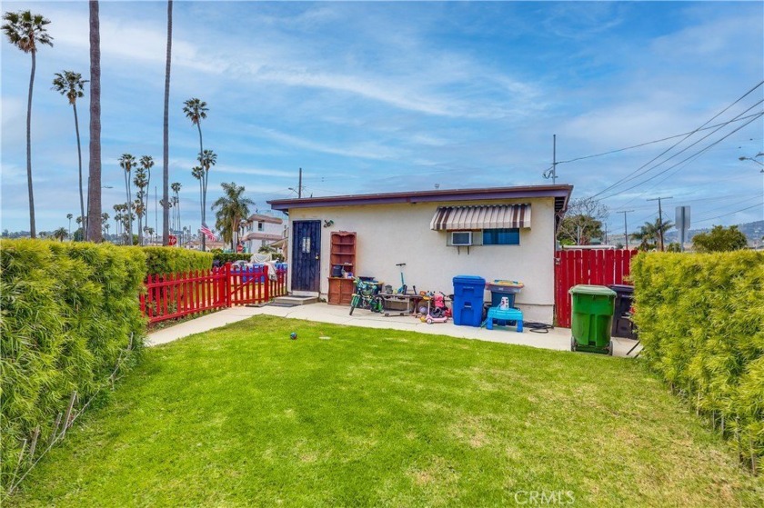 LOCATION LOCATON LOCATION! Welcome to the heart of downtown San - Beach Townhome/Townhouse for sale in San Pedro, California on Beachhouse.com