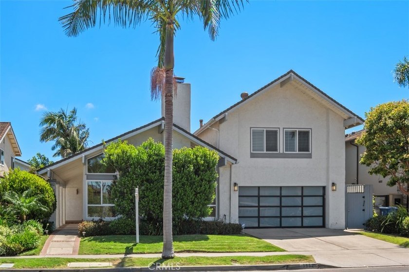 Welcome to your coastal retreat on Humboldt Island in the - Beach Home for sale in Huntington Beach, California on Beachhouse.com