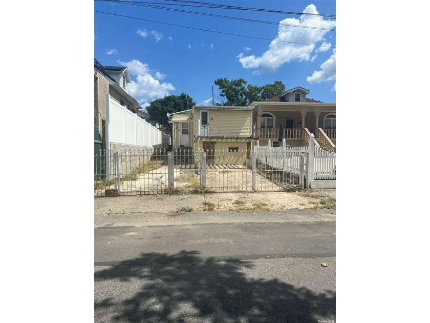 Incredible investment opportunity to be part of the Harding Park - Beach Home for sale in Bronx, New York on Beachhouse.com