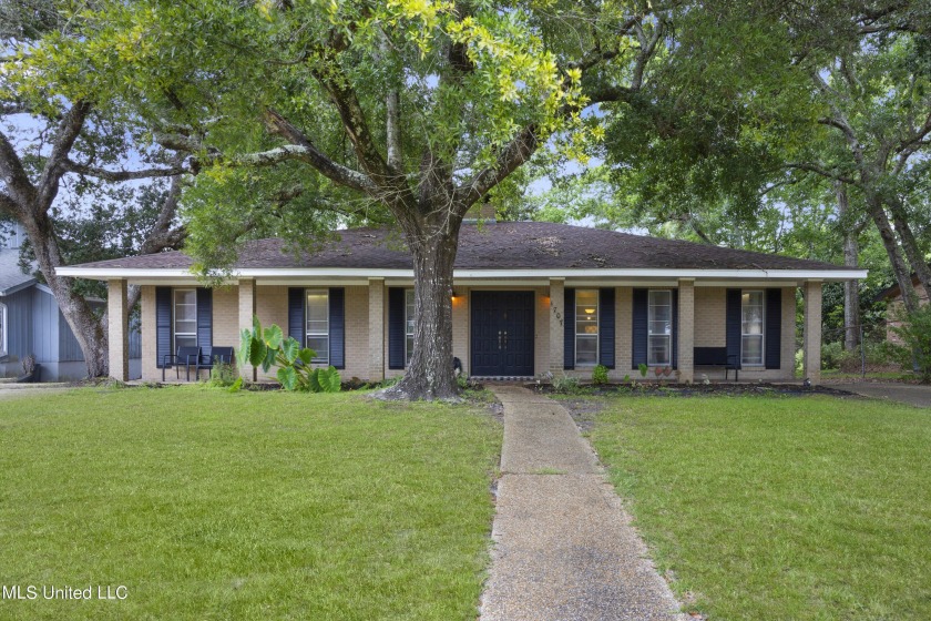 Looking for the perfect waterfront vacation home on the - Beach Home for sale in Gautier, Mississippi on Beachhouse.com