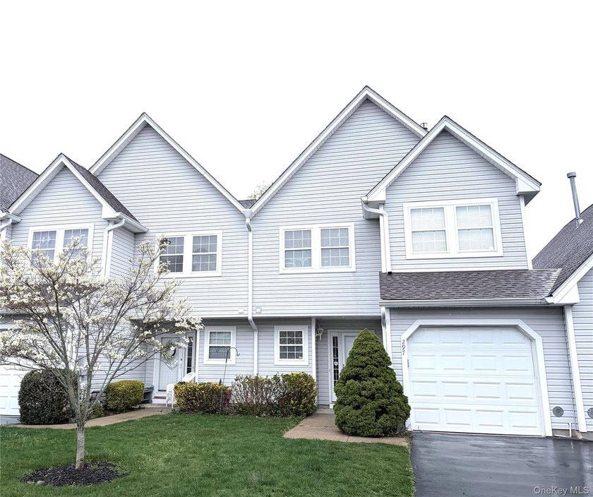 Incredible opportunity in desirable Fairfax with stunning pond - Beach Condo for sale in East Setauket, New York on Beachhouse.com