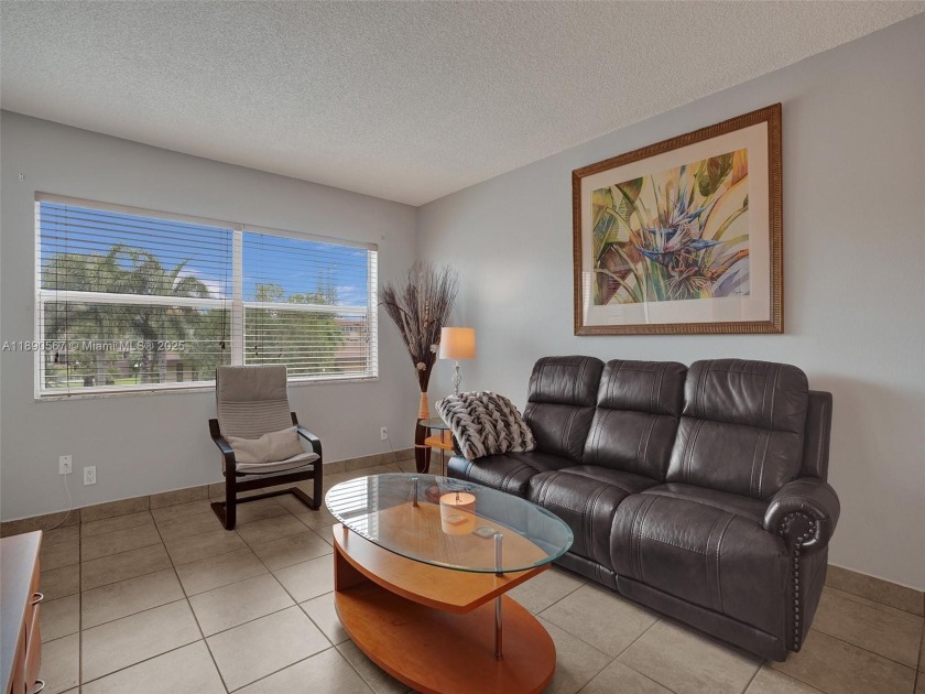 Beautiful 1-bedroom unit with serene lake and pool views - Beach Condo for sale in Lauderdale Lakes, Florida on Beachhouse.com