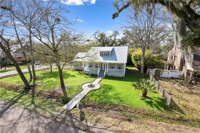 Commuters Delight! One minute to the bridge. Well built and - Beach Home for sale in Mandeville, Louisiana on Beachhouse.com